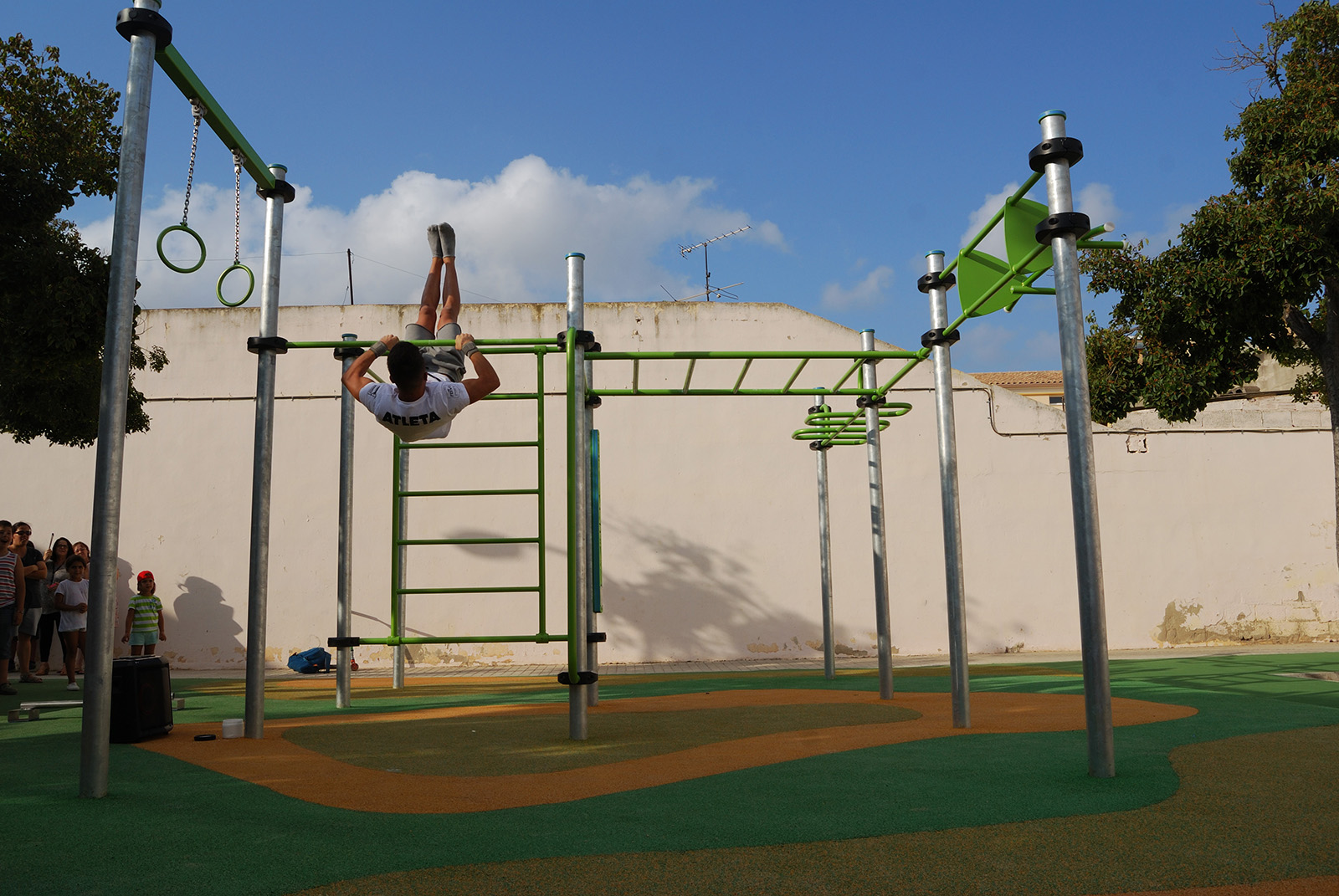 Equipamiento Calistenia para parques: Anillas - Deportes Urbanos